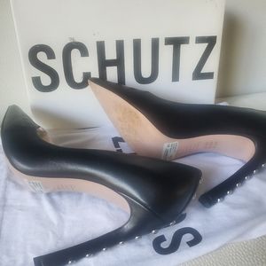 Schutz pumps